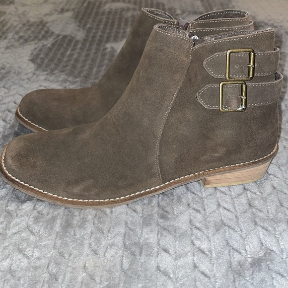 Very Volatile Square Toe Suede Booties. Zipper Sides w Double Strap Buckles. 8.5 - Picture 2 of 10